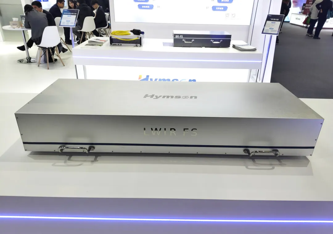 午夜在线小视频的重磅展品——高功率中红外飞秒激光器