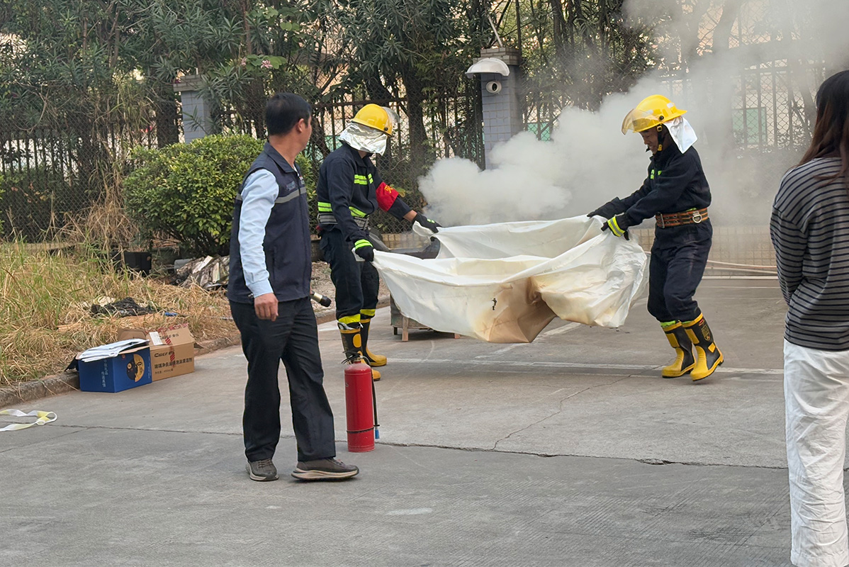 灭火毯演练.jpg